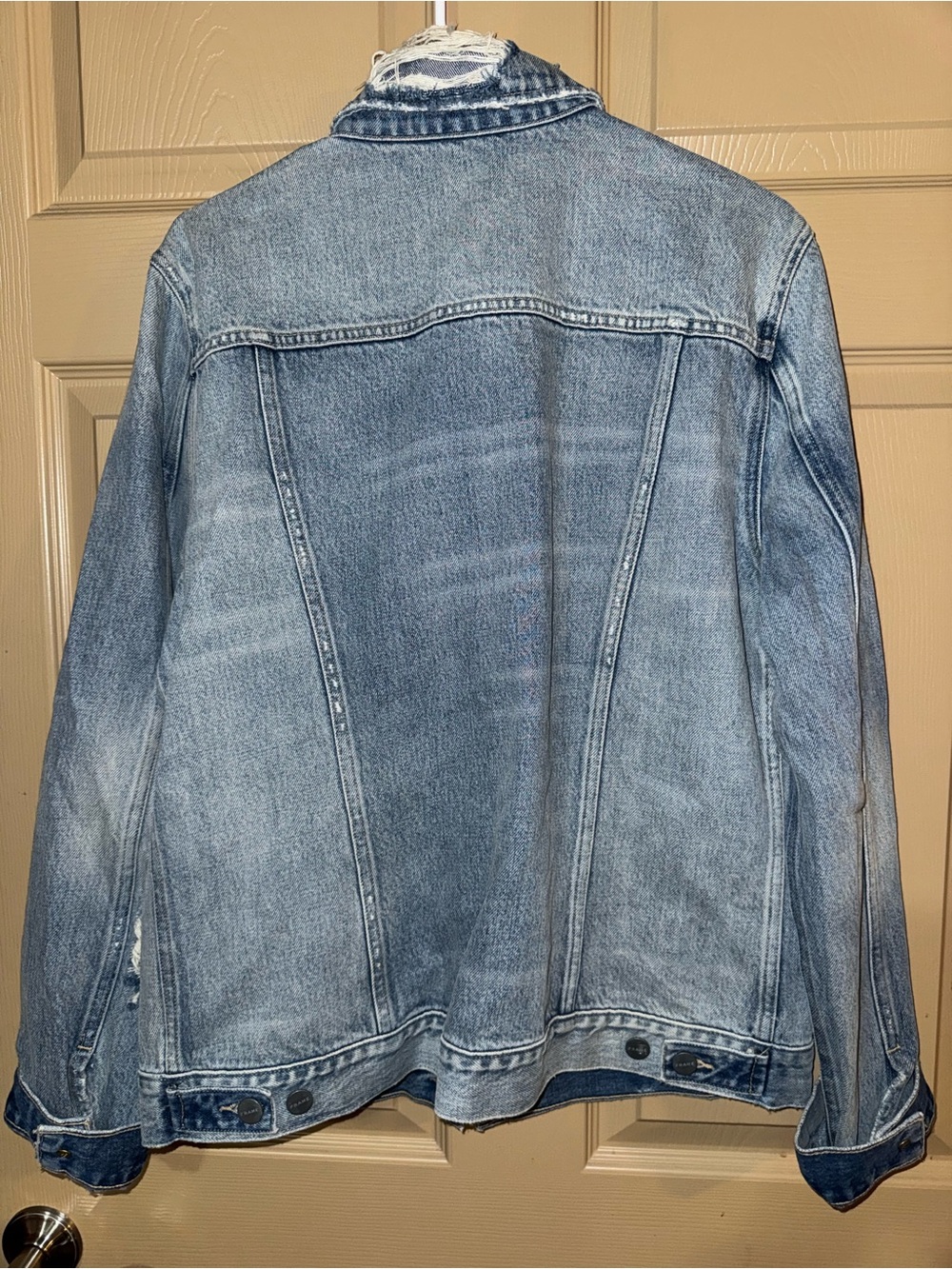 FRAME Distressed Denim Trucker Jacket Light Wash (Broad Beach) Size M LHJK385 - Picture 2 of 6